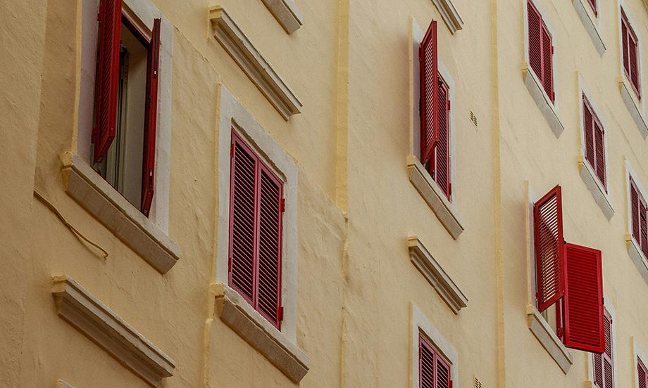 Fensterläden schützen vor Hitze